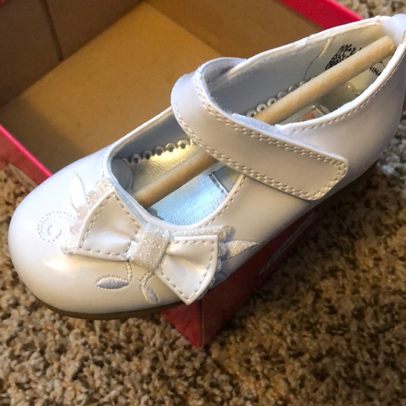 Bnwt little girls white patent leather shoes - Picture 2 of 4